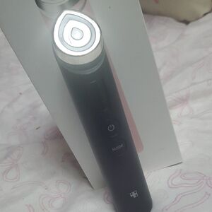 Black Facial Cleansing Device